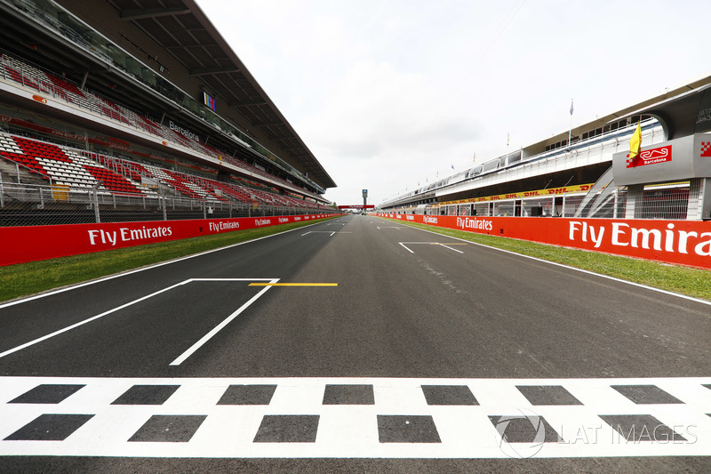 The pit straight at the Circuit de Catalunya