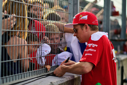 Kimi Raikkonen, Ferrari, firma autografi ai fan