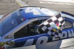 Sieger Jimmie Johnson, Hendrick Motorsports Chevrolet
