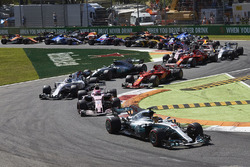 Lewis Hamilton, Mercedes AMG F1 W08, Esteban Ocon, Sahara Force India F1 VJM10, Lance Stroll, Willia