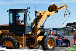 Race retiree Carlos Sainz Jr., Scuderia Toro Rosso STR12 and tractor
