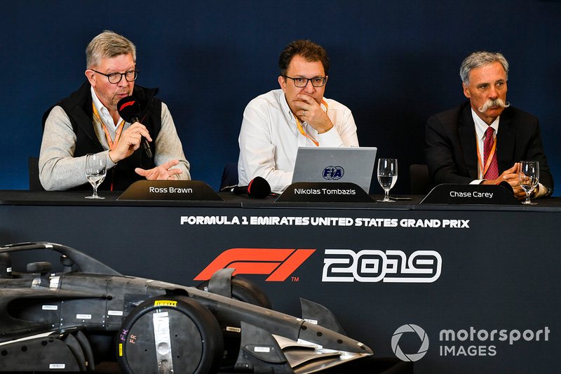 Ross Brawn a 2021-es technikai szabályok ismertetése közben.