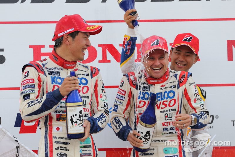 中山雄一とヘイキ・コバライネン(#39 DENSO KOBELCO SARD LC500)