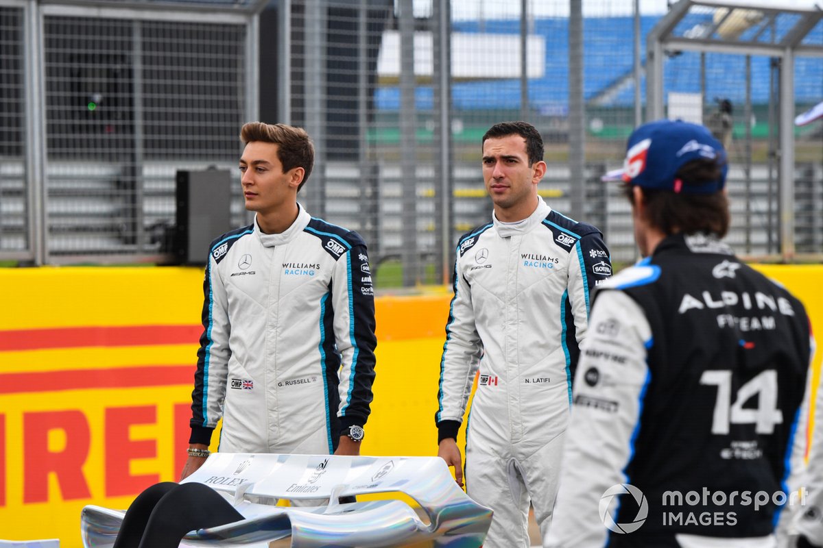 George Russell dan Nicholas Latifi, saat perkenalan mobil Formula 1 untuk musim 2022 di sela-sela F1 GP Inggris di Silverstone.