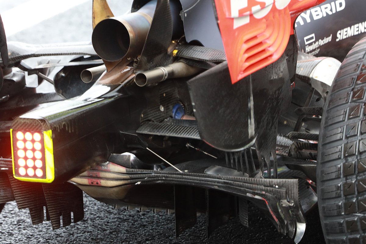 Detallo de los escapes de descarga del Red Bull RB16, que se han colocado más abajo