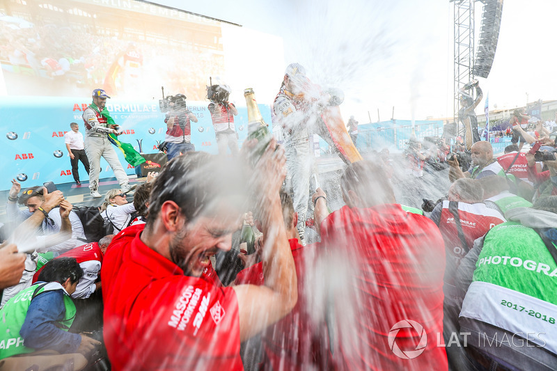 Jean-Eric Vergne, Techeetah, 3° classificato, Lucas di Grassi, Audi Sport ABT Schaeffler, 2° classificato, Daniel Abt, Audi Sport ABT Schaeffler, vincitore dell'ePrix di Berlino