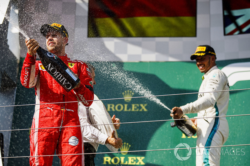Podyum: Yarış galibi Lewis Hamilton, Mercedes AMG F1 ve 2. Sebastian Vettel, Ferrari