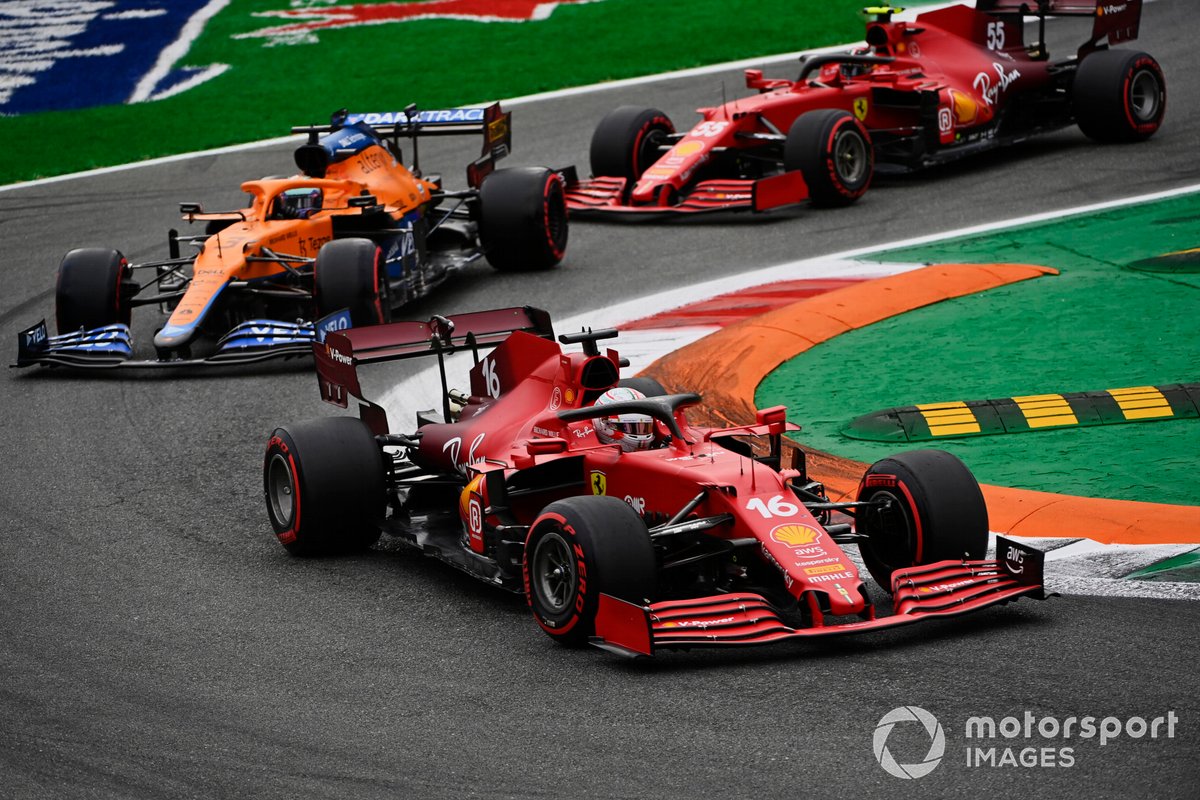 Charles Leclerc, Ferrari SF21, Daniel Ricciardo, McLaren MCL35M, dan Carlos Sainz Jr., Ferrari SF21