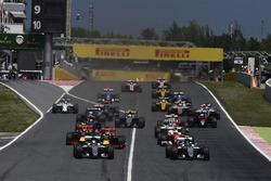 Start van de race, Nico Rosberg, Mercedes AMG F1 Team en Lewis Hamilton, Mercedes AMG F1 Team