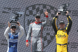 Подіум: переможець Вілл Пауер, Team Penske Chevrolet, другий призер Тоні Канаан, Chip Ganassi Racing