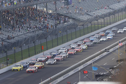 Restart: Kyle Busch, Joe Gibbs Racing, Toyota, führt