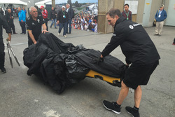 Kevin Magnussen, Renault Sport F1 Team RS16, la moposto incidentata