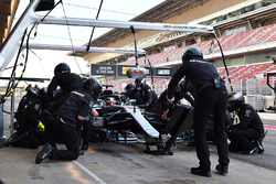 Lewis Hamilton, Mercedes-AMG F1 W09, pit stop