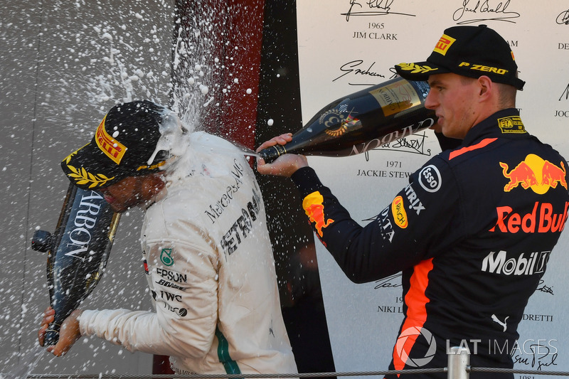 Hamilton tarolt a Mercedesszel Barcelonában - F1 2018