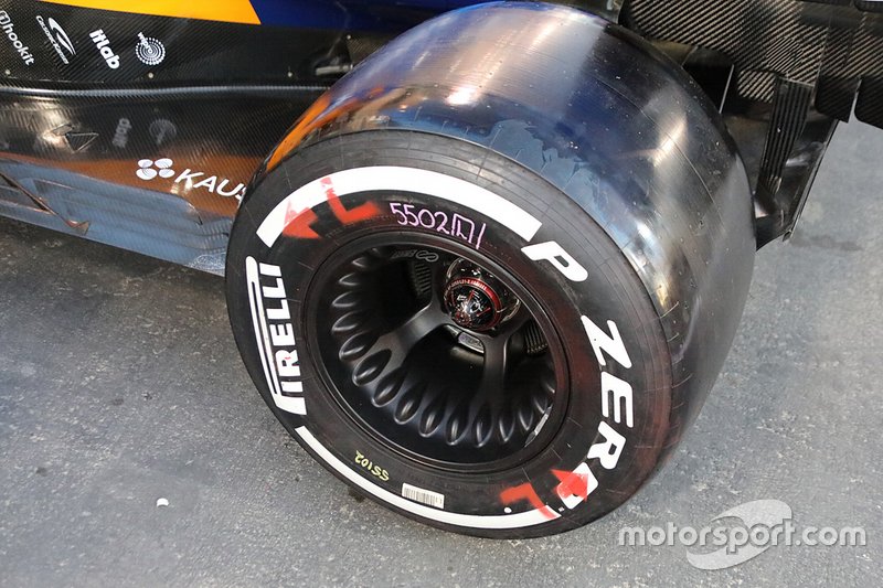 McLaren: ecco il cerchio bugnato posteriore