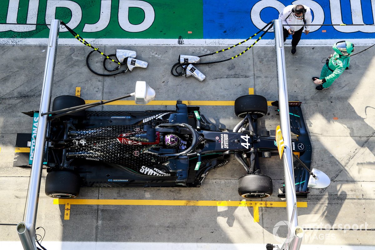 Lewis Hamilton, Mercedes-AMG F1 pit stop for penalty