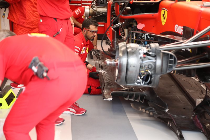 Ferrari SF90, dettaglio del nuovo fondo visto a Singapore