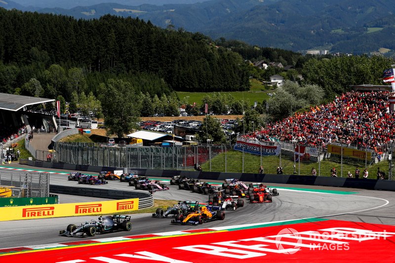 Valtteri Bottas, Mercedes AMG W10, leads Lando Norris, McLaren MCL34, Lewis Hamilton, Mercedes AMG F1 W10, Kimi Raikkonen, Alfa Romeo Racing C38, Max Verstappen, Red Bull Racing RB15, and the remainder of the field at the start