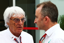 Bernie Ecclestone con Paddy Lowe, Mercedes AMG F1