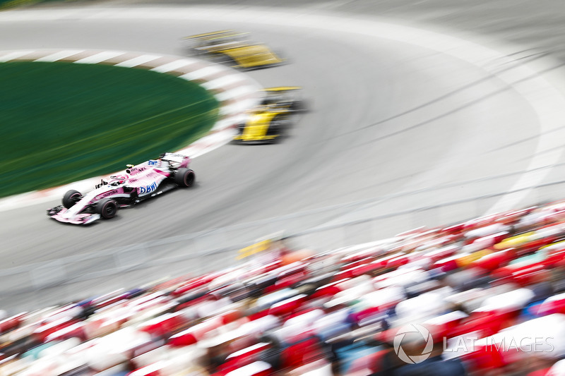 Естебан Окон, Force India VJM11, попереду Ніко Хюлькенберга, Renault Sport F1 Team R.S. 18
