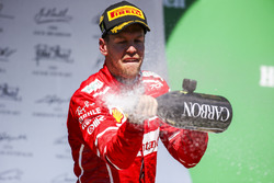Yarış galibi Sebastian Vettel, Ferrari, Parc Ferme