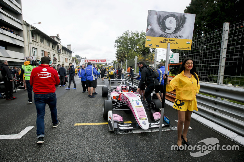 Грід-гьол Йехана Дарували, Carlin Dallara F317 Volkswagen