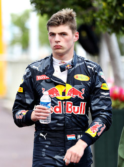 Max Verstappen, Red Bull Racing wandelt naar de pits