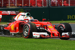 Sebastian Vettel, Ferrari SF16-H, fährt eine weite Linie