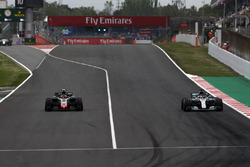 Кевін Магнуссен, Haas F1 Team VF-18, Льюіс Хемілтон, Mercedes-AMG F1 W09