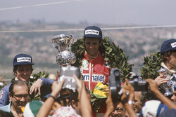 Podyum: Yarış galibi Niki Lauda, Ferrari, Patrick Depailler, Tyrrell 007, 3. Tom Pryce, Shadow