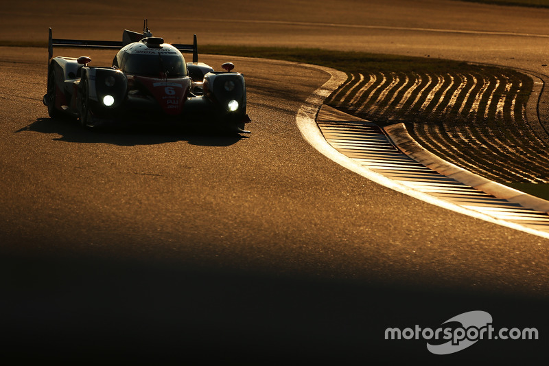 #6 Toyota Racing Toyota TS050 Hybrid: Стефан Сарразан, Майк Конвей, Камуі Кобаясі