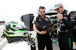 Nico Hülkenberg, Sahara Force India F1; Bradley Joyce, Sahara Force India F1, Renningenieur