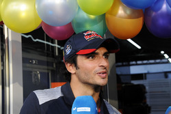 Carlos Sainz Jr., Scuderia Toro Rosso celebrates his birthday