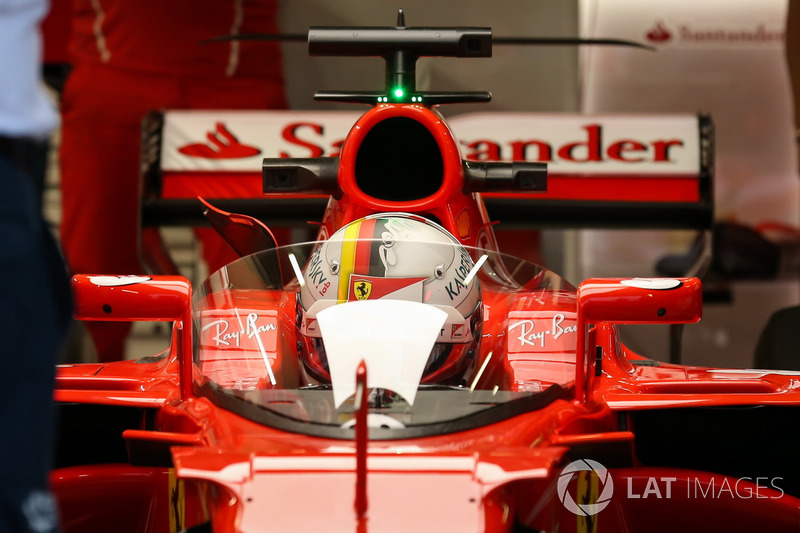 Auto von Sebastian Vettel, Ferrari SF70H, mit Cockpitschutz Shield
