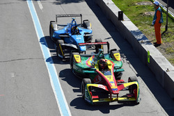 Daniel Abt, ABT Schaeffler Audi Sport, ve Sébastien Buemi, Renault e.Dams, pit girişi