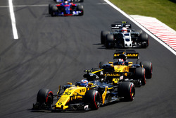 Jolyon Palmer, Renault Sport F1 Team RS17, Nico Hulkenberg, Renault Sport F1 Team RS17, Kevin Magnussen, Haas F1 Team VF-17