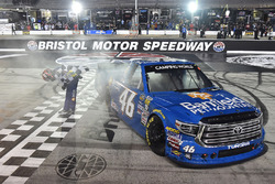 Race winner Kyle Busch, Kyle Busch Motorsports Toyota