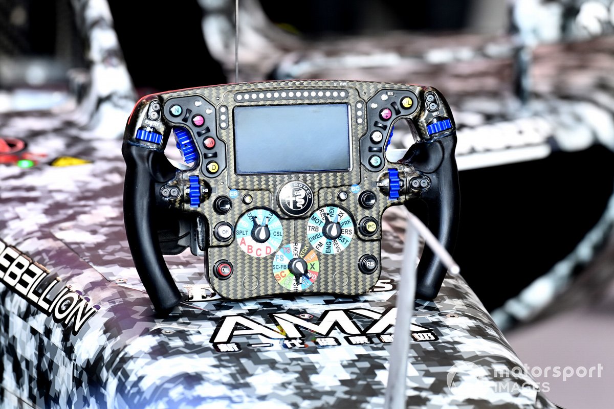 El volante del Alfa Romeo C42