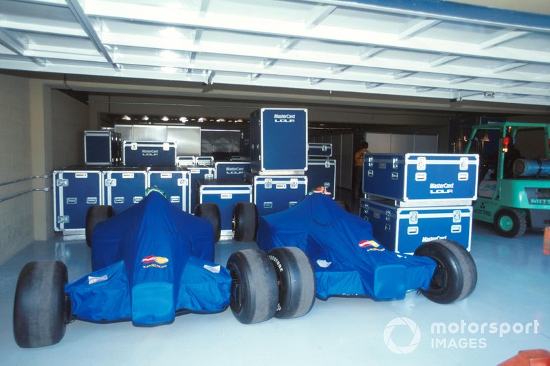El equipo Lola Mastercard Team retira sus coches