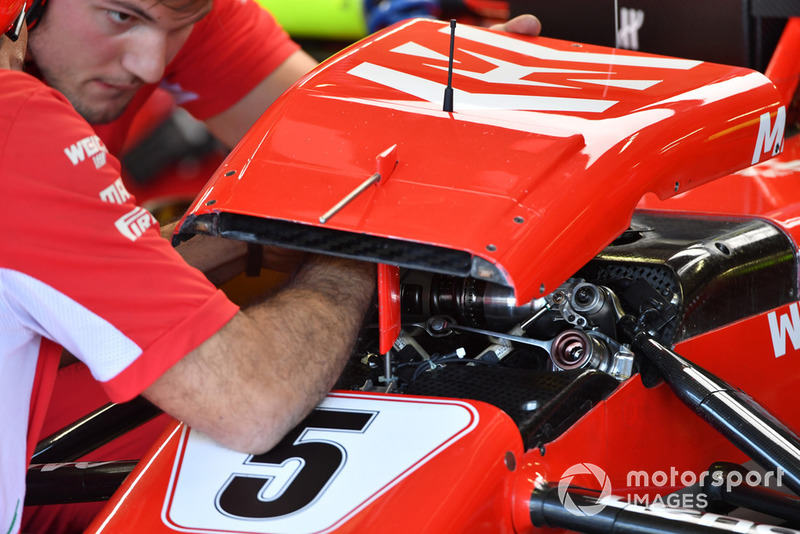 Ferrari SF-71H első felfüggesztésének beállítása
