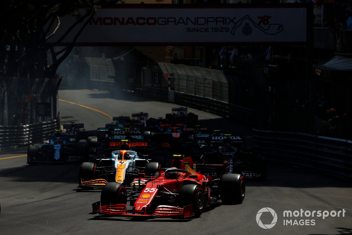 Carlos Sainz Jr., Ferrari SF21, Lando Norris, McLaren MCL35M, Pierre Gasly, AlphaTauri AT02, Lewis Hamilton, Mercedes W12 et Esteban Ocon, Alpine A521