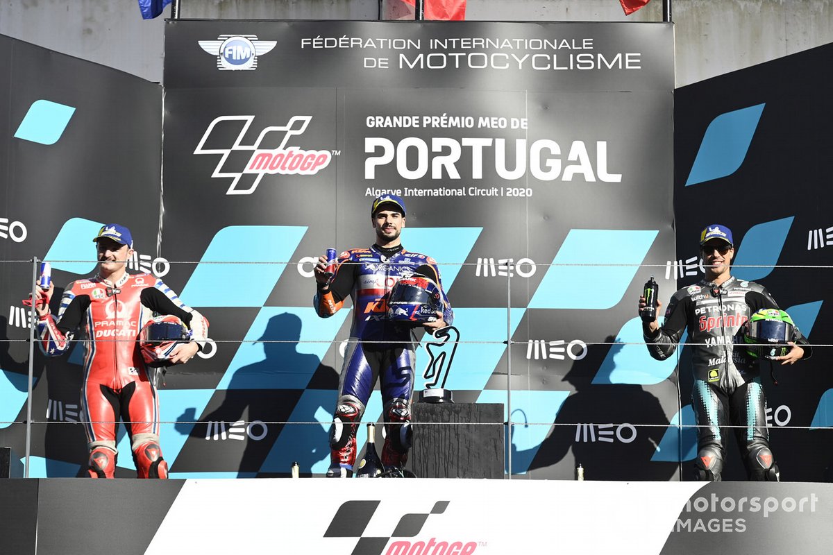 Le vainqueur Miguel Oliveira, Red Bull KTM Tech 3, le deuxième Jack Miller, Pramac Racing, le troisième Franco Morbidelli, Petronas Yamaha SRT sur le podium