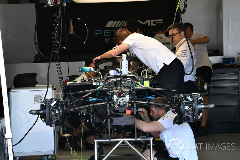 Mercedes-AMG F1 W09 EQ Power+, в боксах