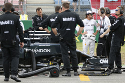 Fernando Alonso, McLaren en la parrilla