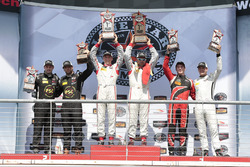 PC Podium: winnaars #8 Starworks Motorsports ORECA FLM09: Renger van der Zande, Alex Popow, tweede p