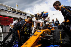 Fernando Alonso, McLaren, op de grid