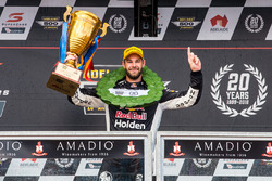 Podyum: Yarış galibi Shane van Gisbergen, Triple Eight Race Engineering Holden