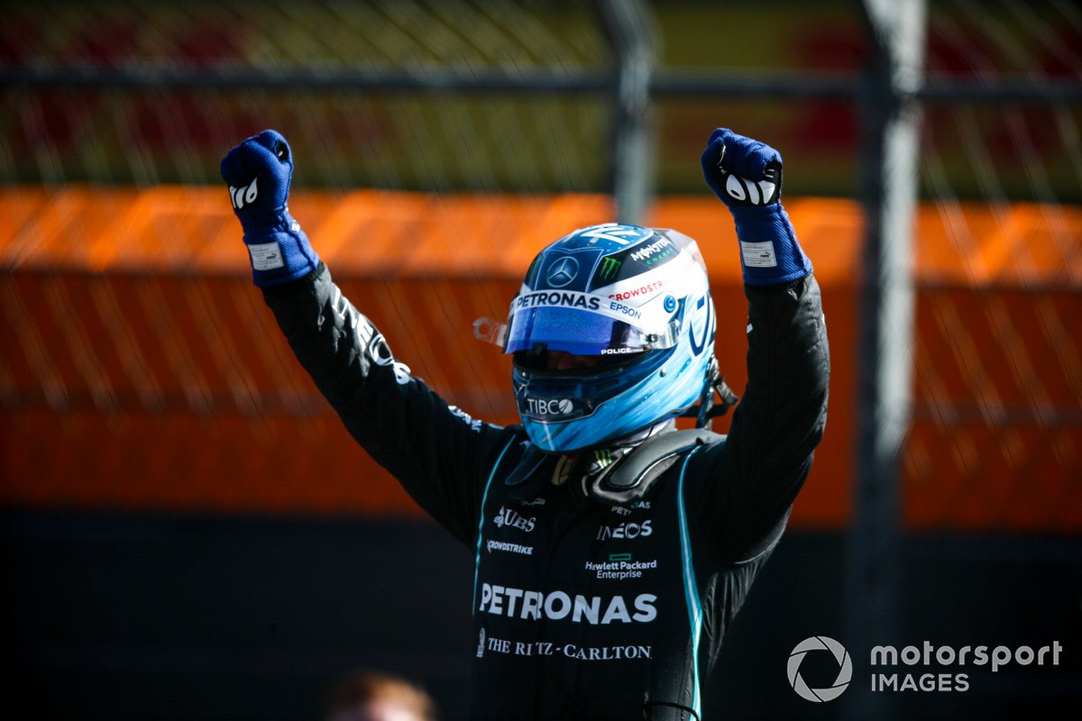 Pole man Valtteri Bottas, Mercedes, festeggia nel Parc Ferme