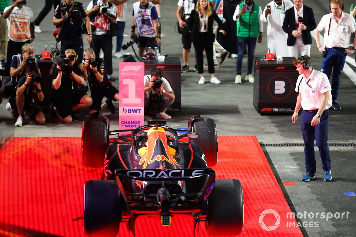 Max Verstappen, Red Bull Racing RB18, 1st position, arrives in Parc Ferme