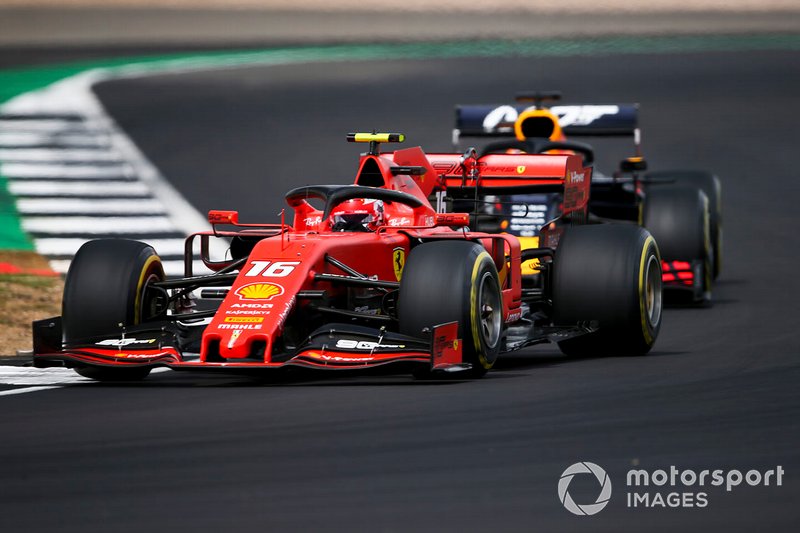 Charles Leclerc, Ferrari SF90, devant Max Verstappen, Red Bull Racing RB15